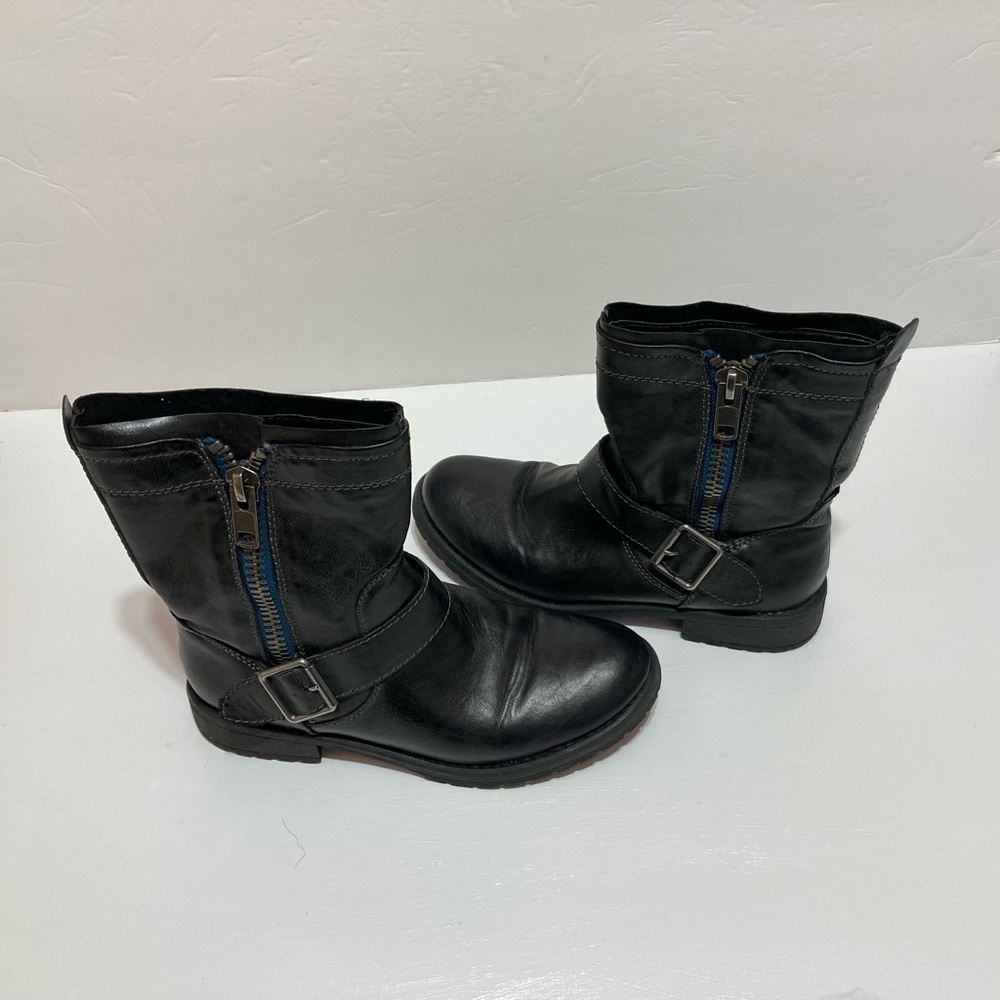 Madden girl  Women boots, Fabric Upper Pu Lining /socks Man made Outsole. 7